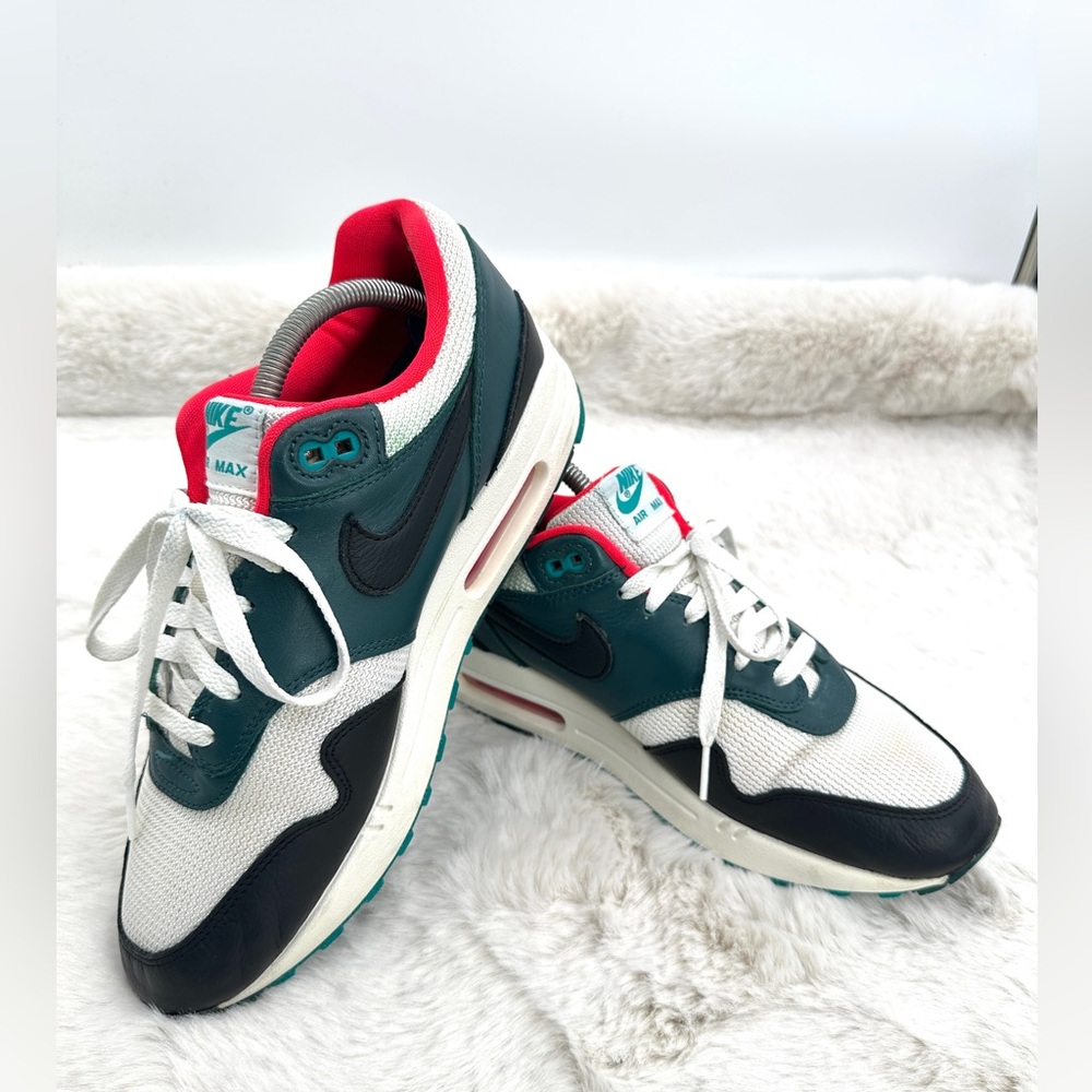 Nike Air Max White and Teal Athletic Shoes